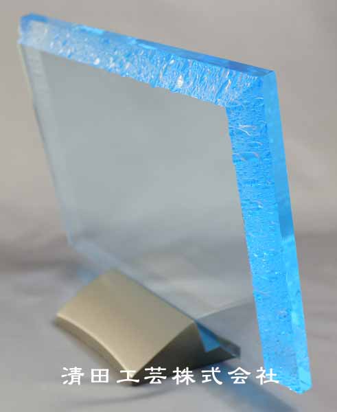 斜め裏の画像